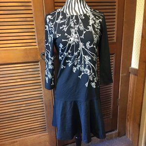 Dolcezza black dress with white floral decoration